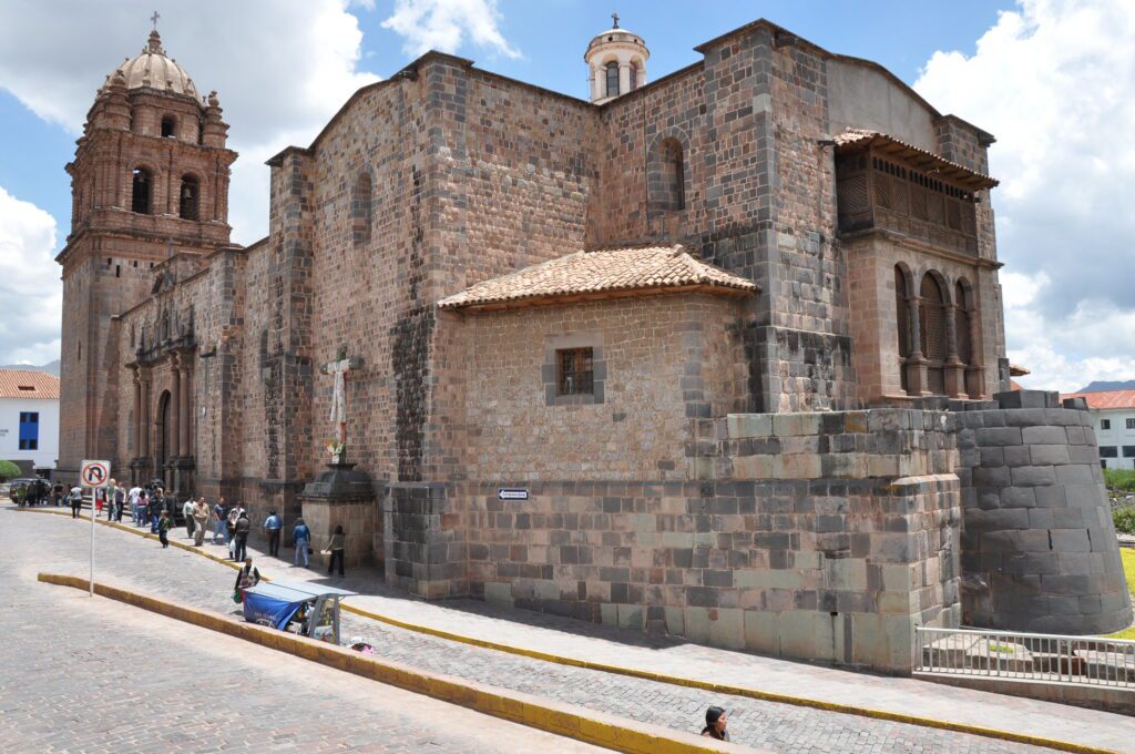 Église Santo Domingo et le Coricancha, Cuzco, Pérou © Jorge Láscar 
