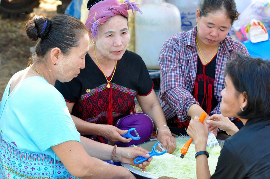 Groupe de femmes, ethnie Karen, Thaïlande © Nok Nakorn
