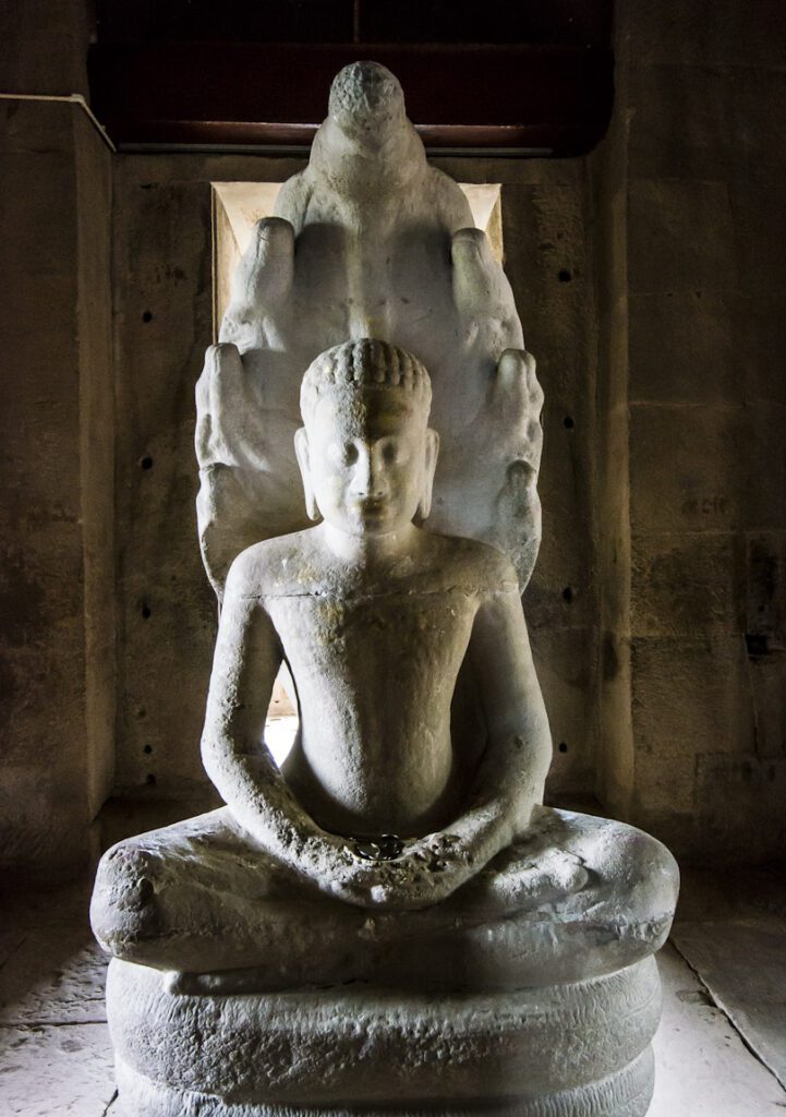 Statue, Parc historique de Phimai, Thaïlande © John Shedrick 