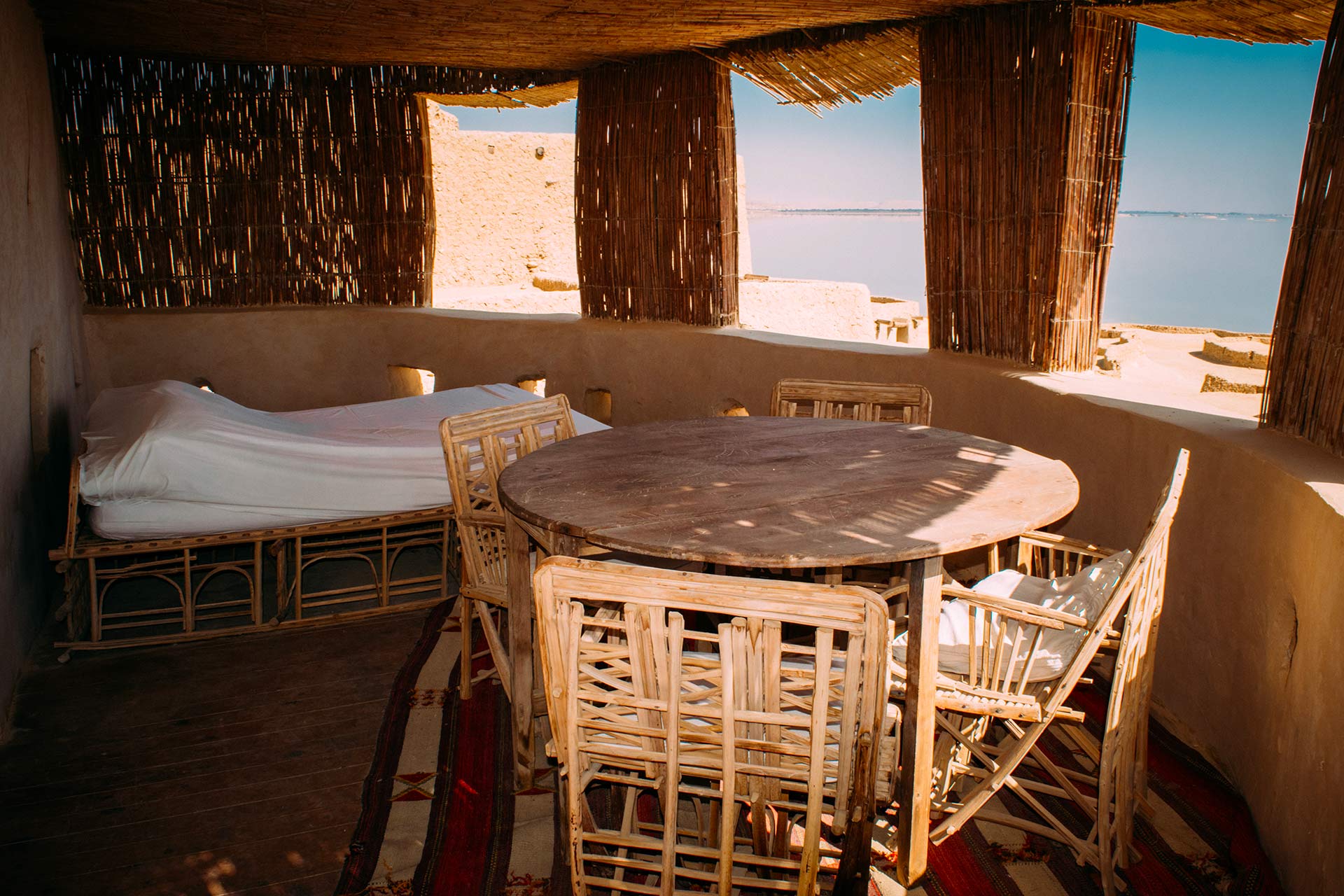 Chambre avec vue sur le lac, Adrere Amellal, Siwa, Égypte © Abdalla Hassan / Adrere Amellal