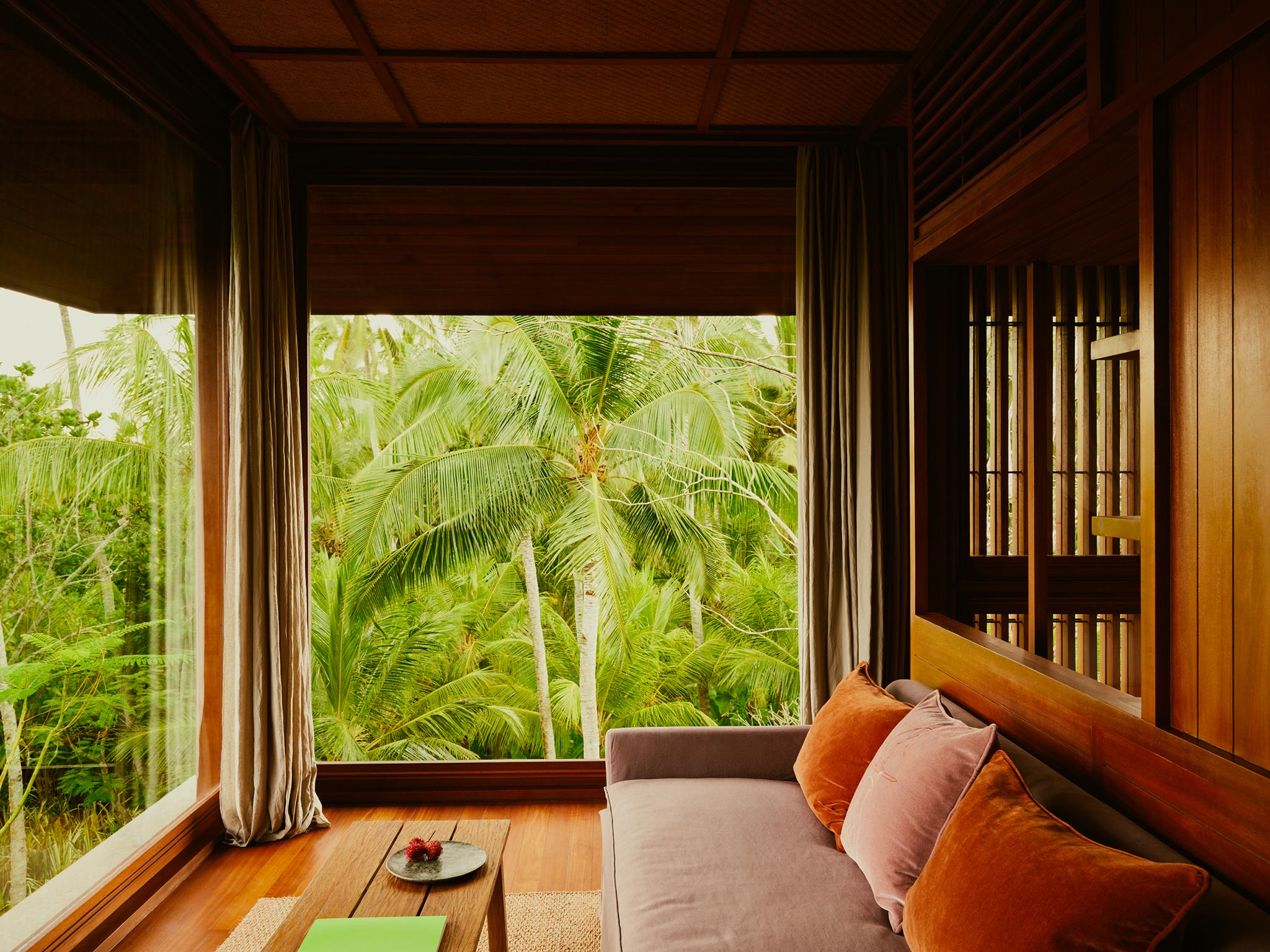 Des chambres chaleureuses ouvertes sur la jungle, Lost Lindenberg Bali, Indonésie © Robert Rieger / Lindenberg Hotels