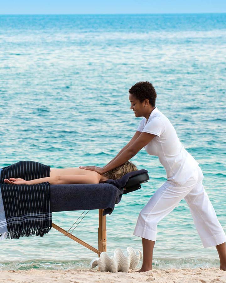 Un agréable massage sur la plage, &Beyond Benguerra Island, Mozambique © &Beyond<br />
