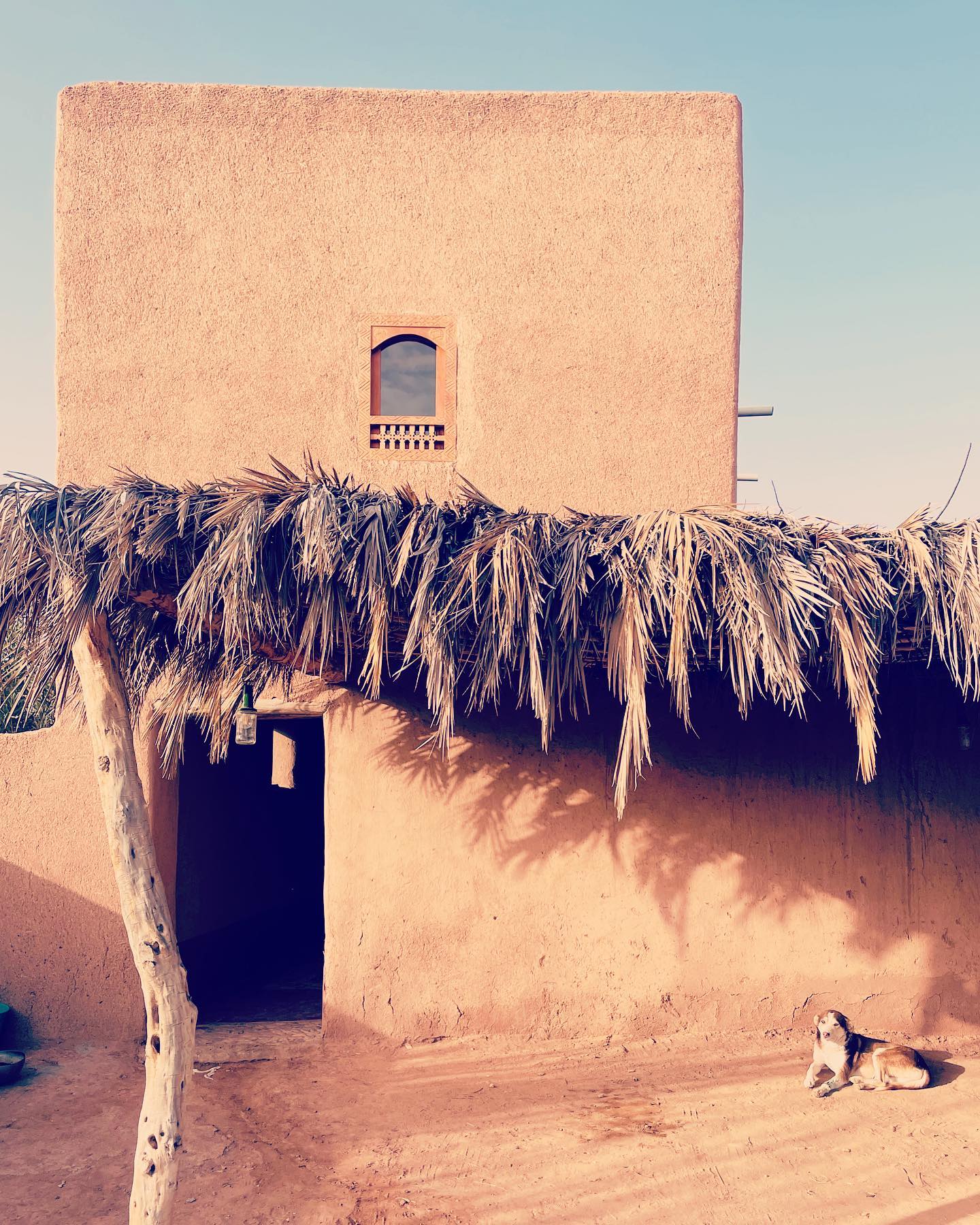 Une fenêtre, une entrée, de terre cuite © Berber Lodge