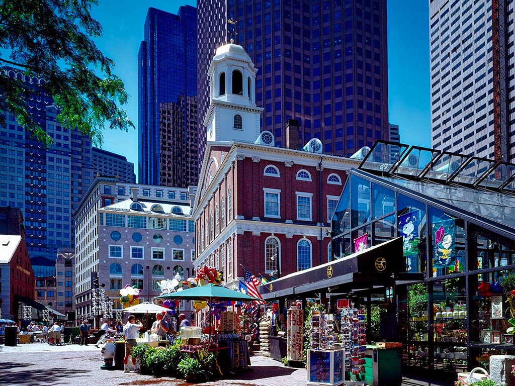 Faneuil Hall et le Quincy Market, Boston, Illinois, USA © David Mark