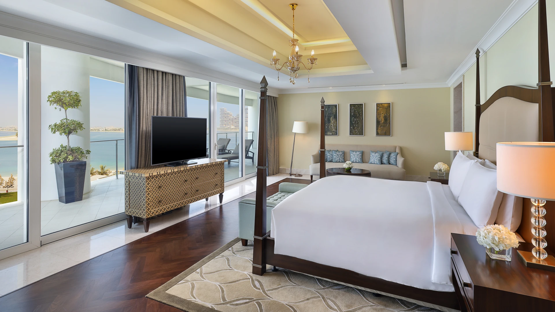 Chambre vue skyline, Chairman Suite, Waldorf Astoria Dubaï Palm Jumeirah © Hilton Worldwide