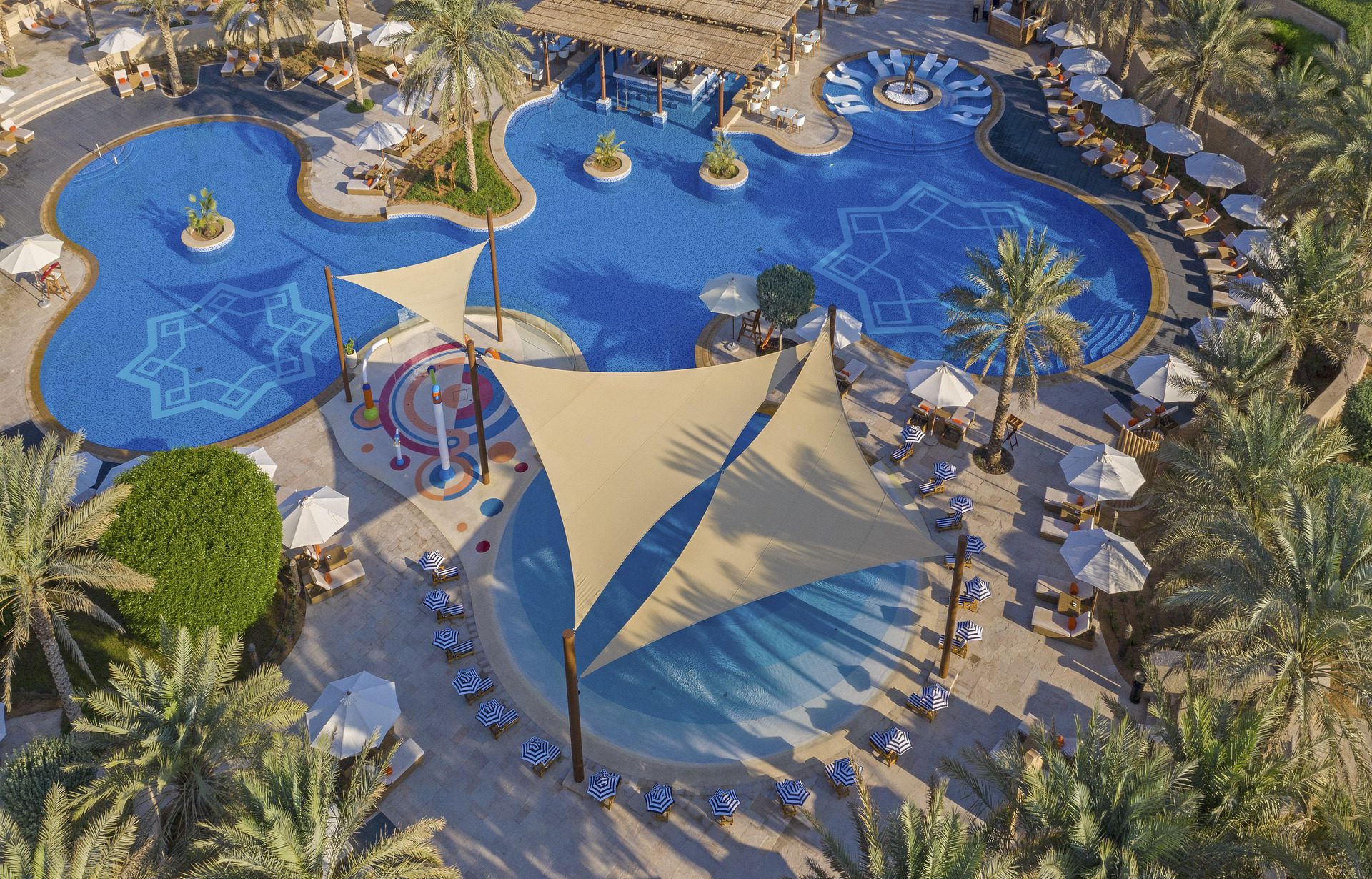 La piscine des enfants, Hôtel Qasr Al Sarab Desert, Abu Dhabi © Anantara Hotels