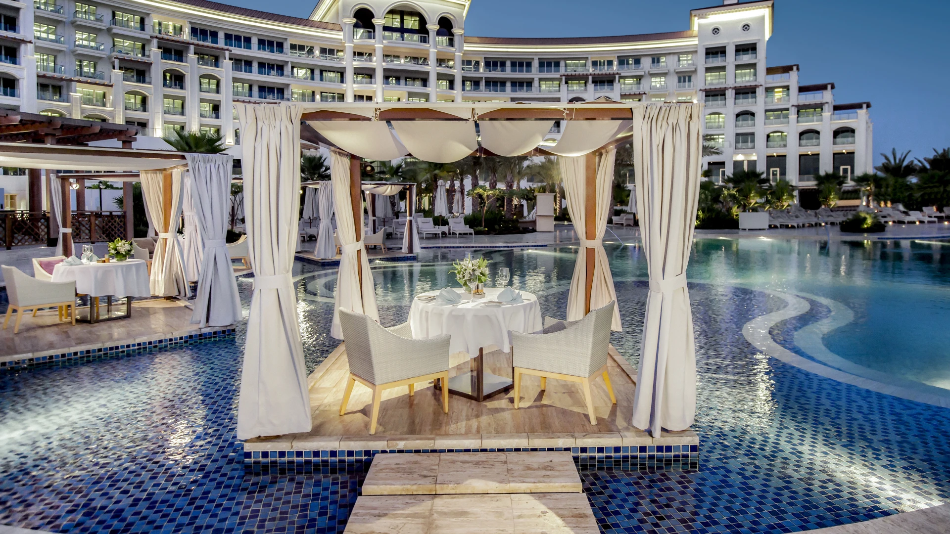 Pool Cabana, Waldorf Astoria Dubaï Palm Jumeirah © Hilton Worldwide