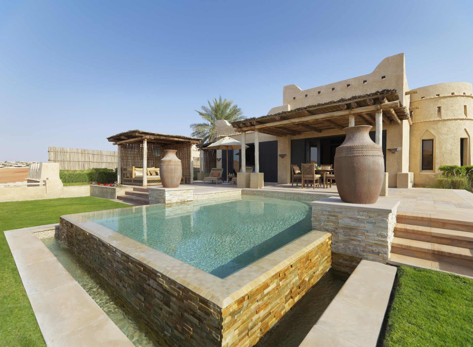 Piscine, Villa Pavillon Royal, Hôtel Qasr Al Sarab Desert, Abu Dhabi © Anantara Hotels