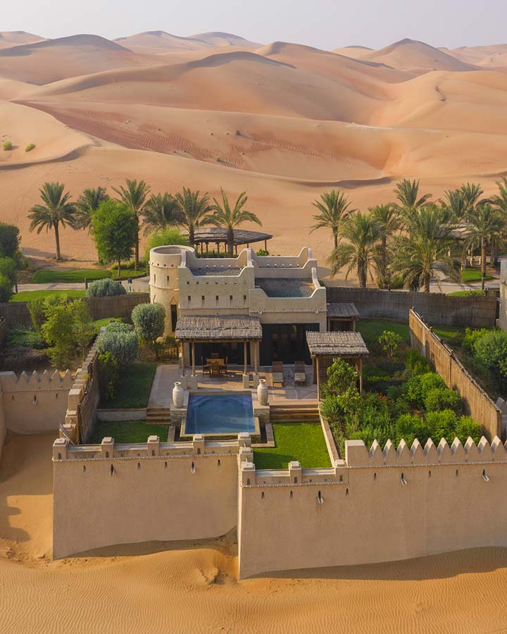 Vue aérienne de la Villa une chambre et piscine, Hôtel Qasr Al Sarab Desert, Abu Dhabi © Anantara Hotels