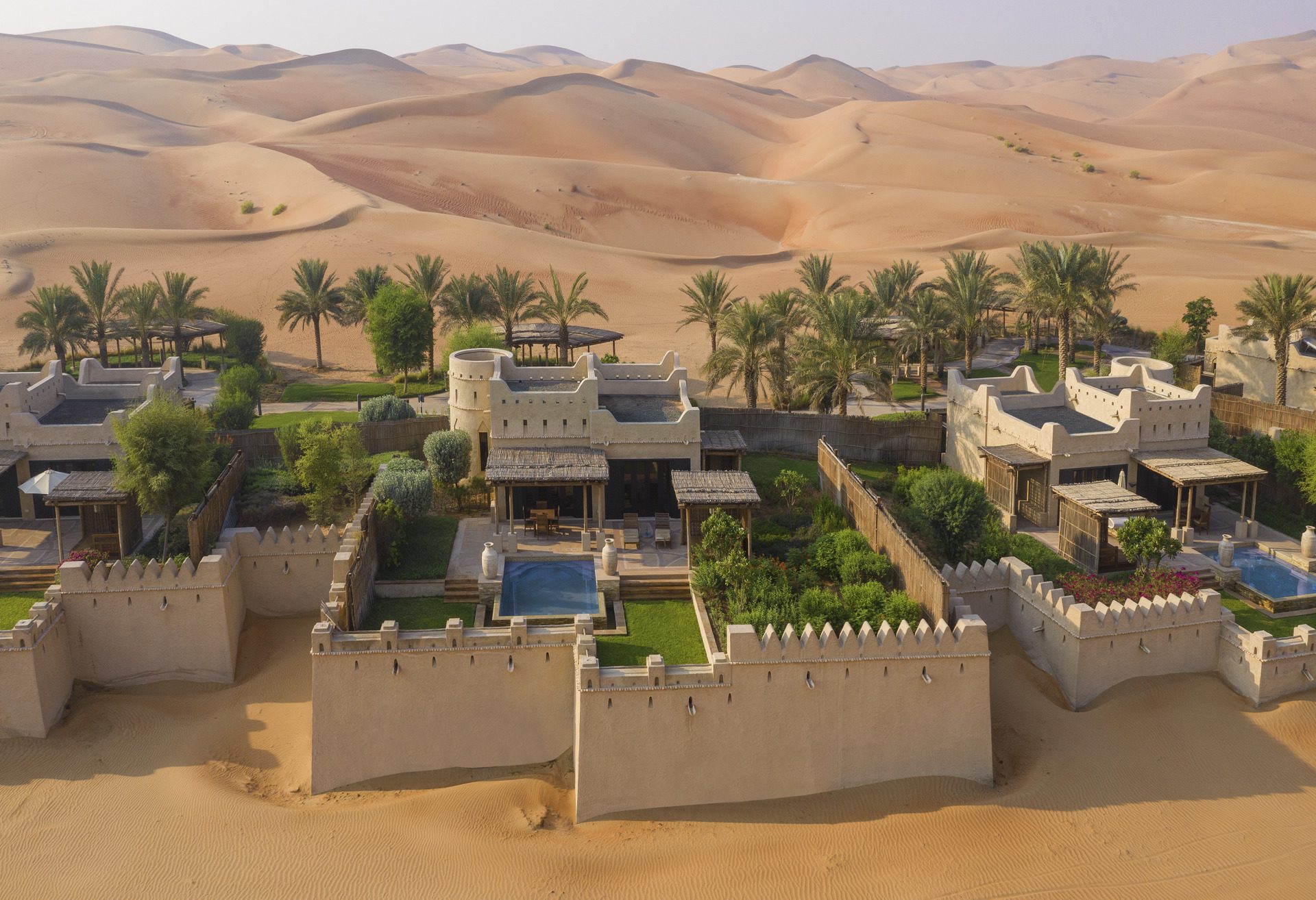 Vue aérienne de la Villa une chambre et piscine, Hôtel Qasr Al Sarab Desert, Abu Dhabi © Anantara Hotels