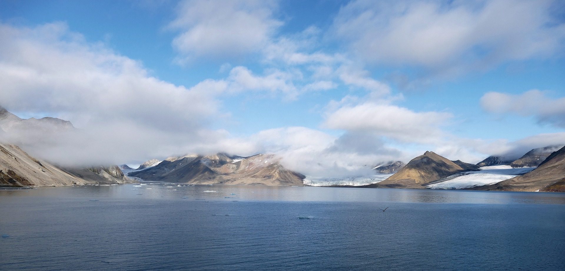 Glaciers et montagnes du Svalbard, Groenland © APB