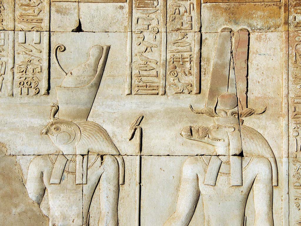 Représentations des divinités Horus et Sobek, Kôm Ombo, Égypte © Dezalb