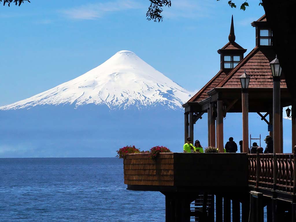 Frutillar, Chili, vue sur le volcan Orsono © felixpixa