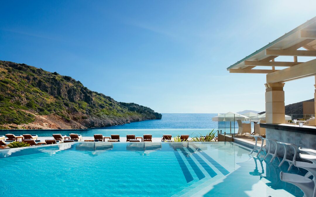 Daios Cove Luxury Resort & Villas, écrin de sérénité