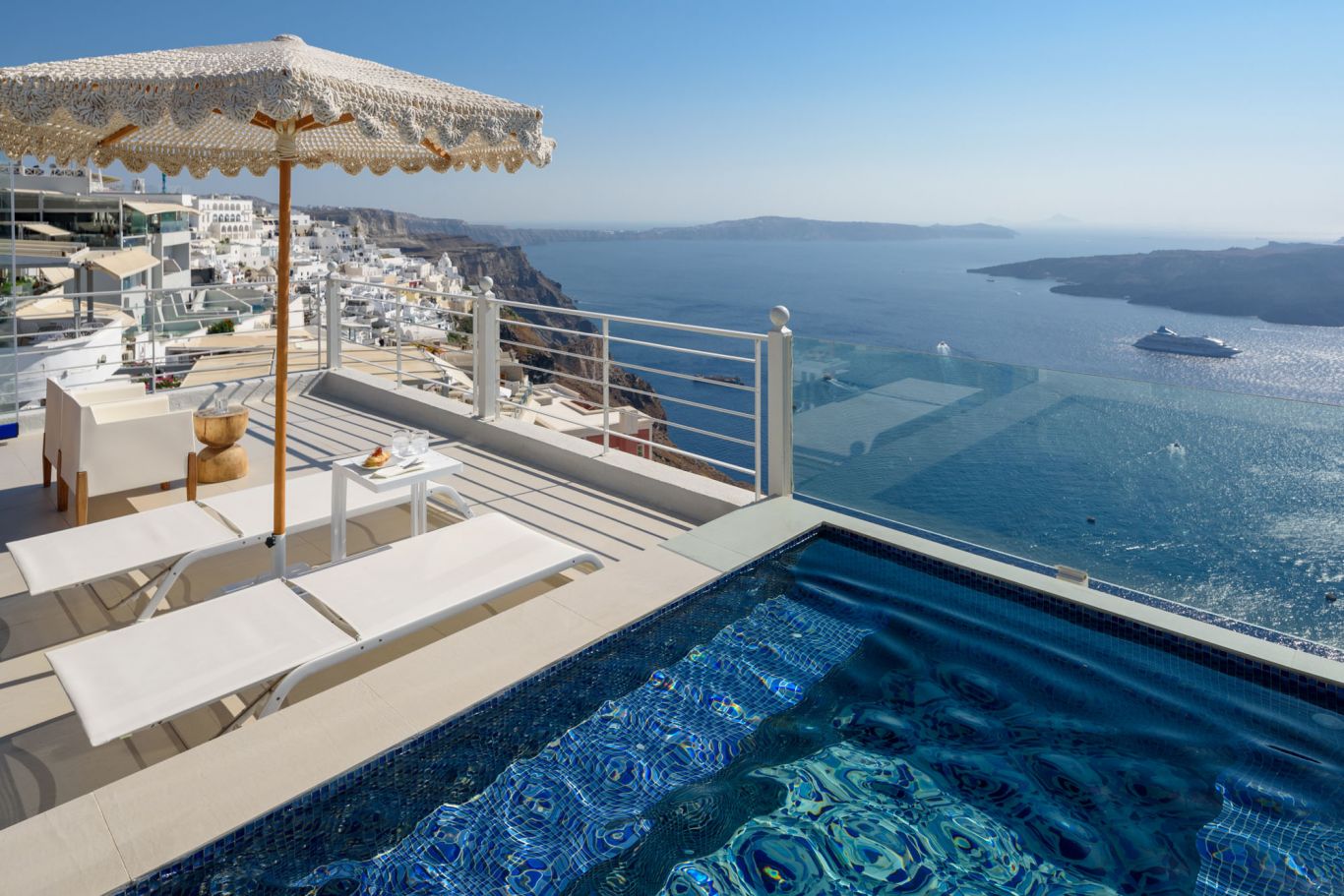 Piscine privée, Nefeles Luxury Suites, Santorin, Grèce © Nefeles Suites