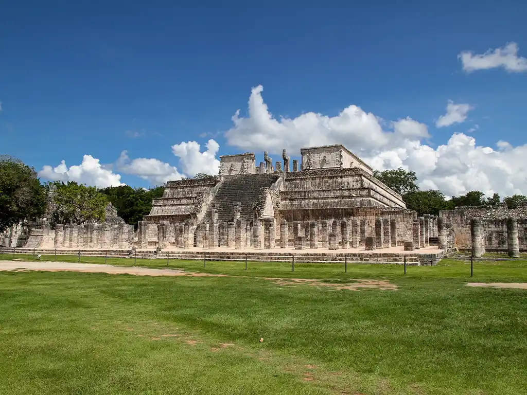 Ruines mayas, Chichen Itza, Yucatan, Mexique © Michel Jarmoluk