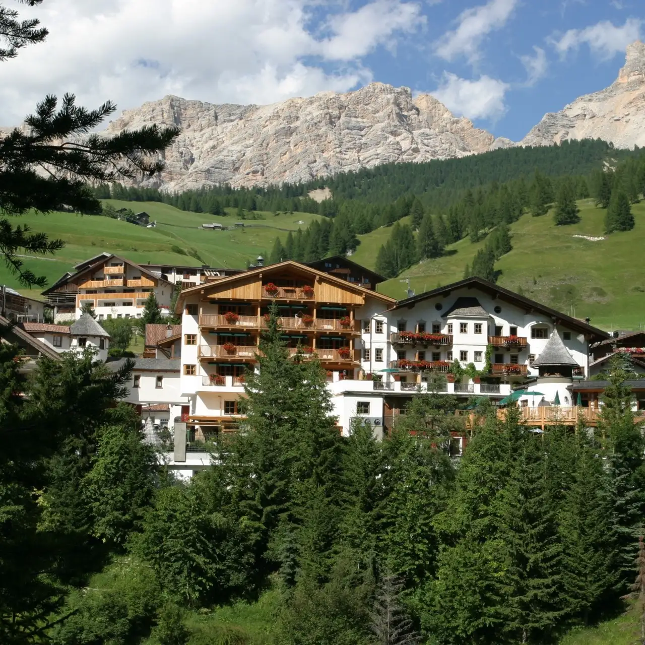 Façade, Aman Alpina Rosa, Dolomites, Italie © Aman Group