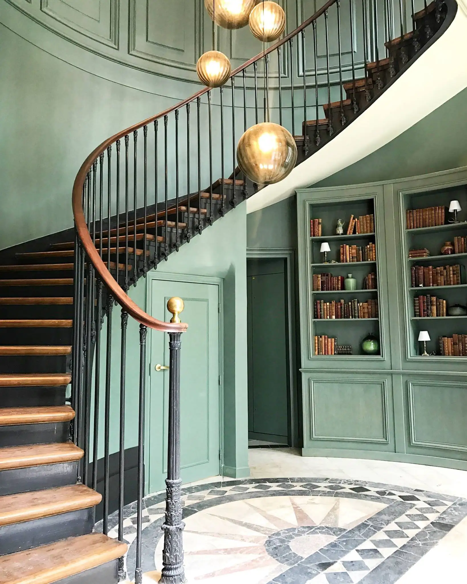 Escalier en spirale, Hôtel Hoxton Paris, France © the hoxton