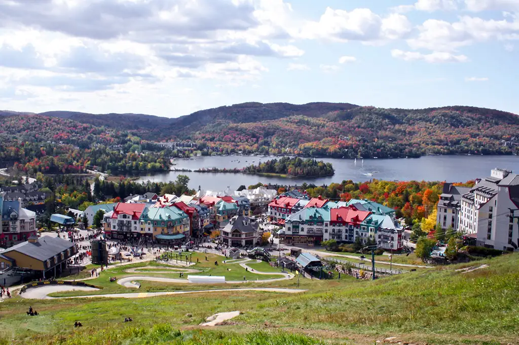 Mont Tremblant, Laurentides, Québec, Canada © h2o_appleday,