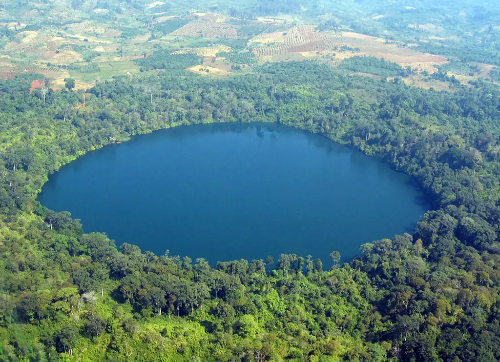 Lac Yeak Lom, Ratanakiri, Cambodge © Ethan Crowley